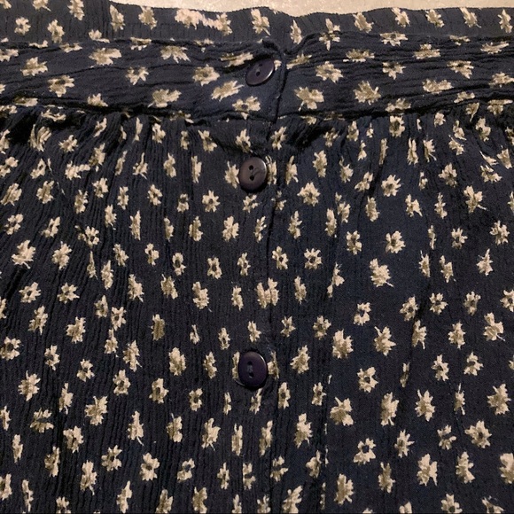 👛 Crinkle maxi skirt,navy/rust print by PrettyPink. Full front buttons.32”waist - Picture 5 of 7